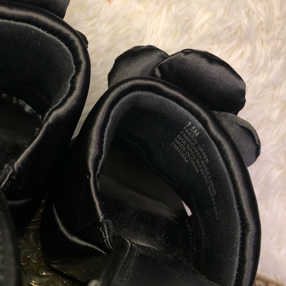 Gianni Bini Black Satin Floral Platform Shoes size 7.5 NWOT - Picture 11 of 16